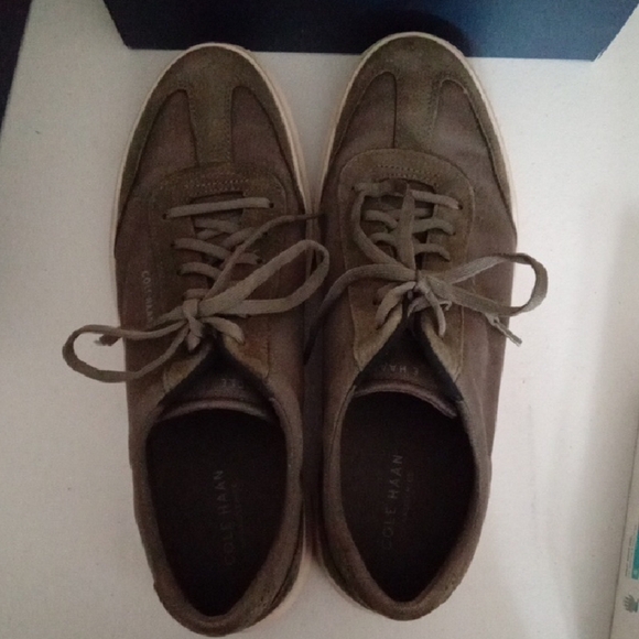 Cole Haan Green Sneakers Sleek Low-Top Design - Picture 3 of 8